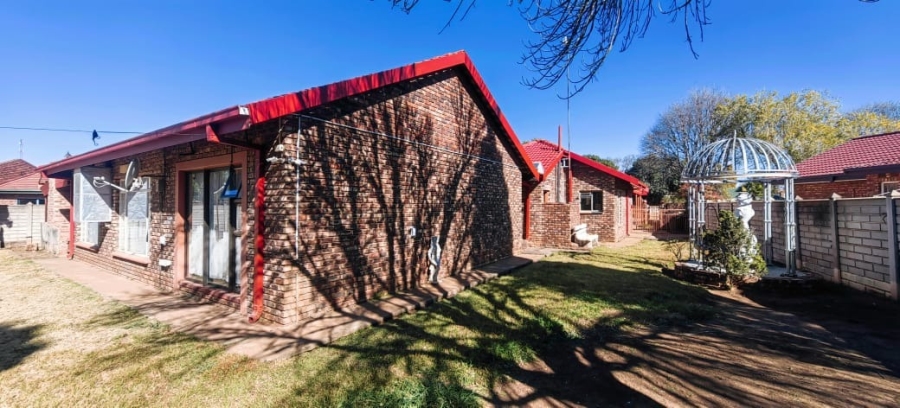 3 Bedroom Property for Sale in Miederpark North West